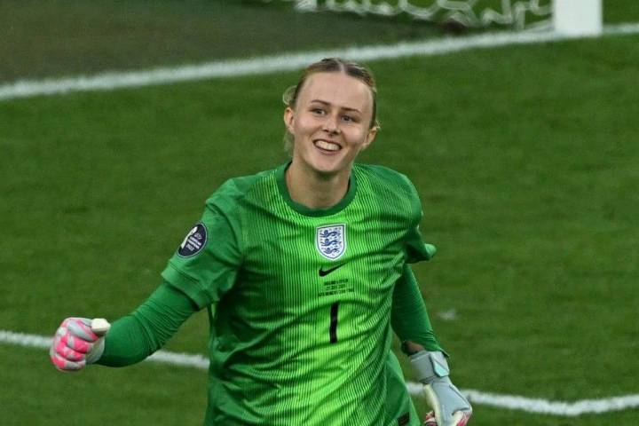 Hannah Hampton threw Spain goalkeeper Cata Coll's notes into crowd during 2025 Euro final penalty shoot