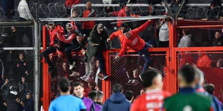 “Es una locura”: la primera palabra oficial de un dirigente tras los incidentes entre Independiente y la U de Chile