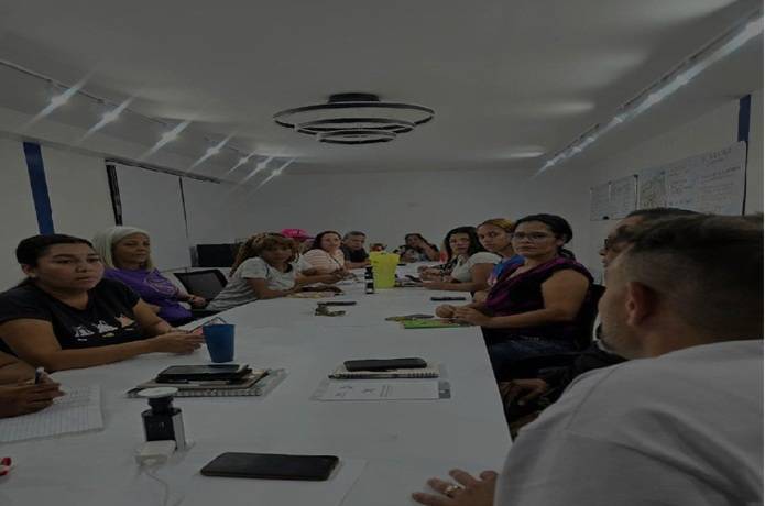 Autoridades capitalinas se reúnen con líderes de la parroquia Coche