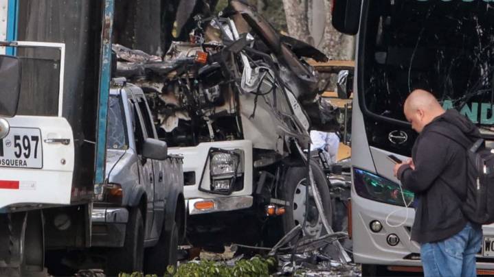 Explotó un camión bomba en Cali y la disidencia de la ex FARC atacó a la policía: hay 13 muertos