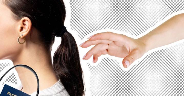 An American Tourist Caught a Pickpocket by Her Ponytail