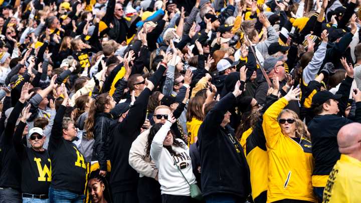 Iowa's 'Hawkeye Wave' named best college sports tradition for 2nd year