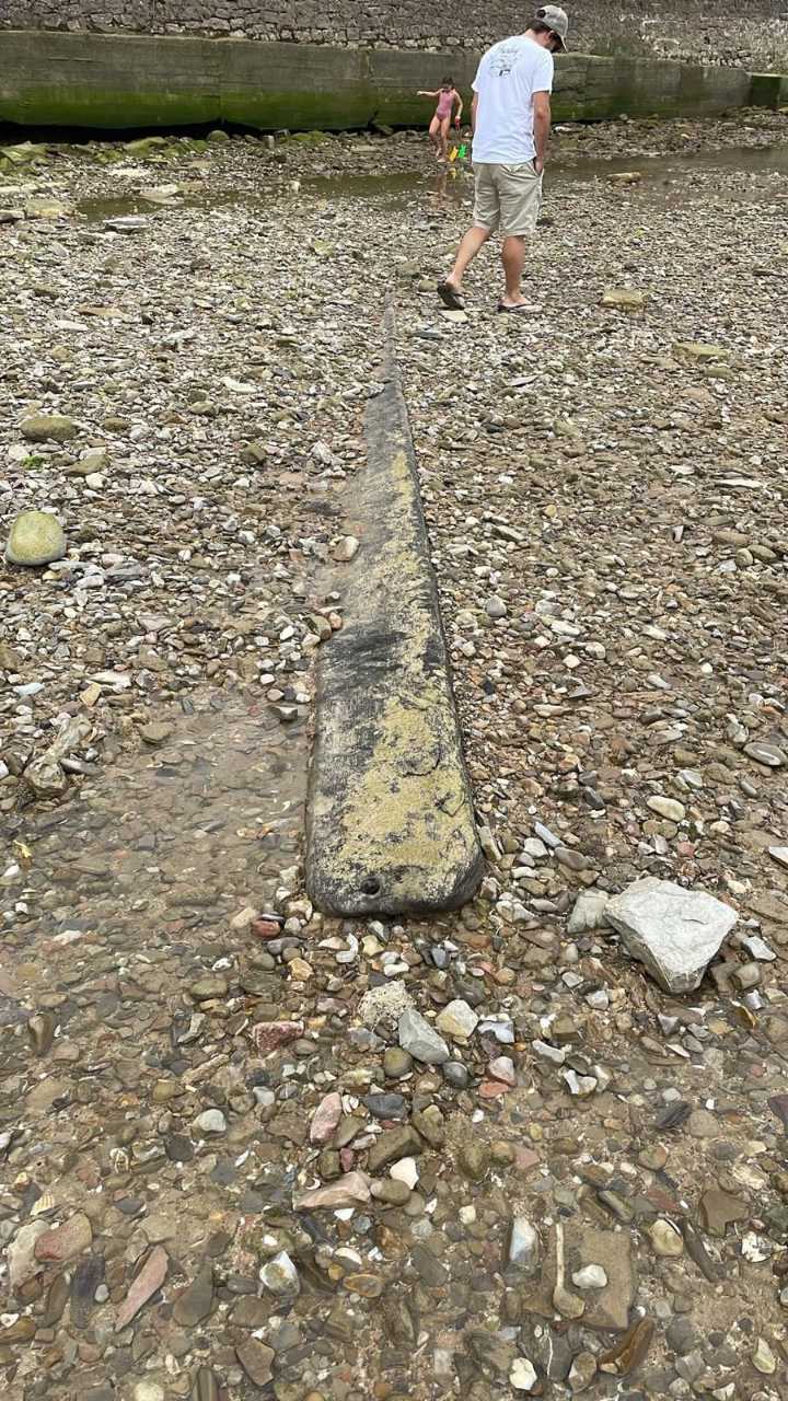 Descubren en Ondarreta una pieza de madera tallada de otra antigua embarcación