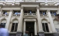 “No habrá pesos”: el Gobierno volvió a subir los encajes bancarios en la previa de una jornada clave