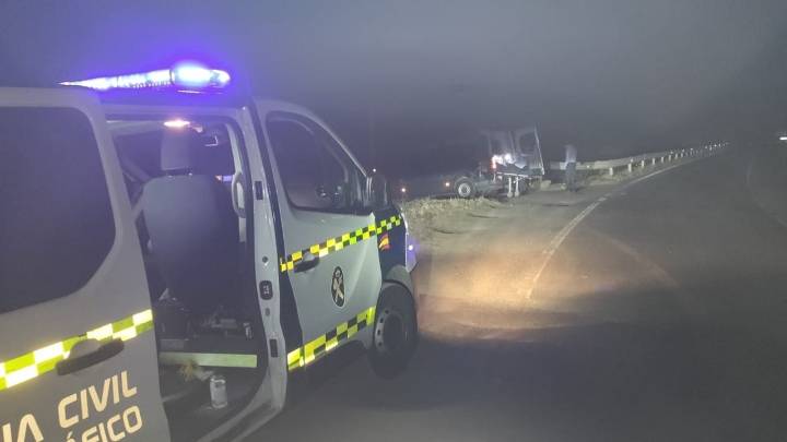 Muere un motorista de 38 años tras chocar contra un guardarraíl en Oímbra (Ourense)