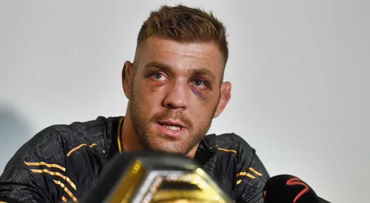 Former Champ Fires Off Savage Warning To Dricus Du Plessis Upon Chicago Arrival