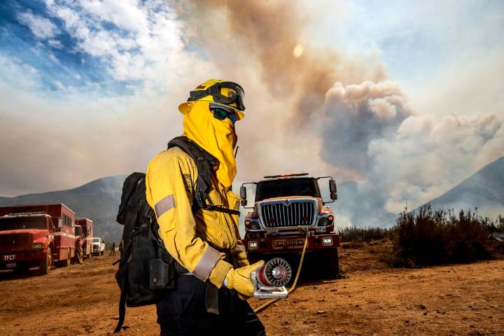 Incendio forestal en California consume más de 72,000 acres y provoca evacuaciones