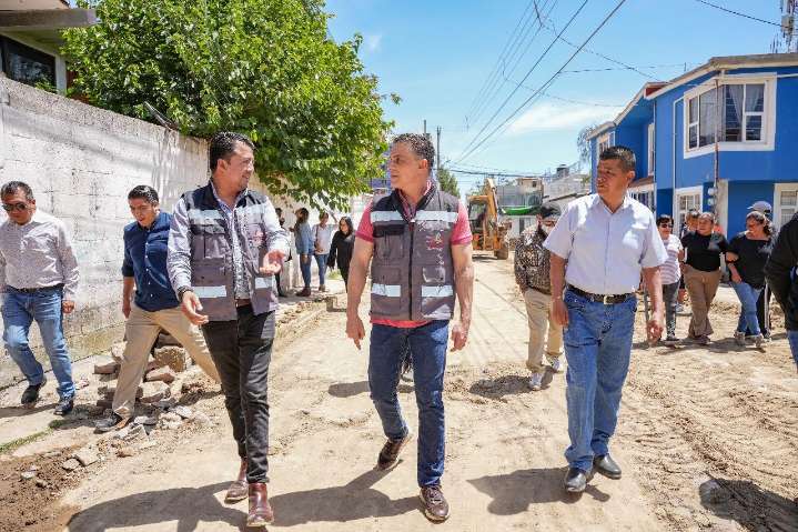Alcalde Alfonso Sánchez supervisa obra de drenaje en Ixtulco que beneficiará a más de mil viviendas