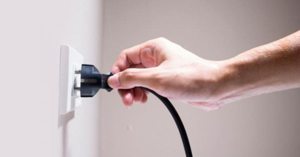 No es el aire acondicionado: el electrodoméstico que sí o sí hay que desenchufar para ahorrar energía