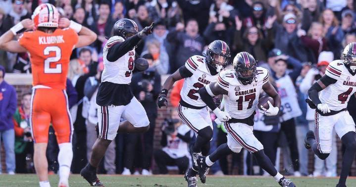 Gamecocks, Clemson are in preseason Top 25 poll