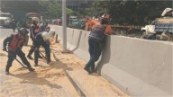 (+Video) Un lesionado por volcamiento de una gandola en la bajada de Tazón