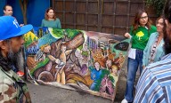 Vecinos colocan mural en homenaje al árbol "Eugenito"; llaman a la defensa de los árboles
