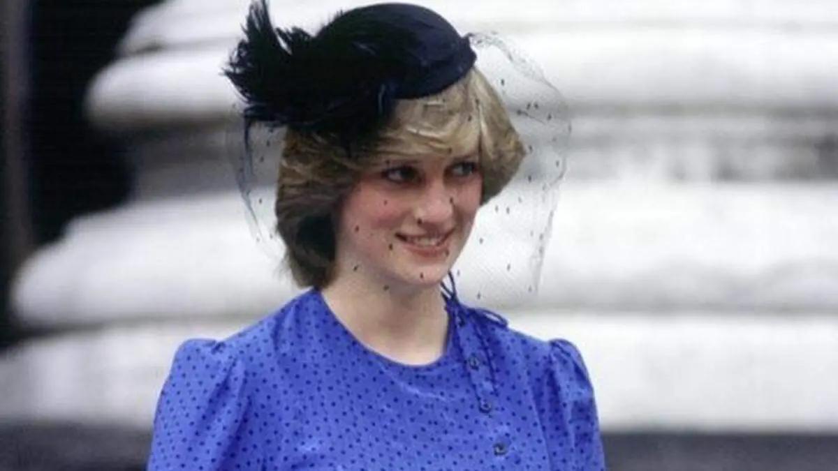 Abren la cápsula de tiempo de Lady Di enterrada hace 34 años: ¿Qué contenía?