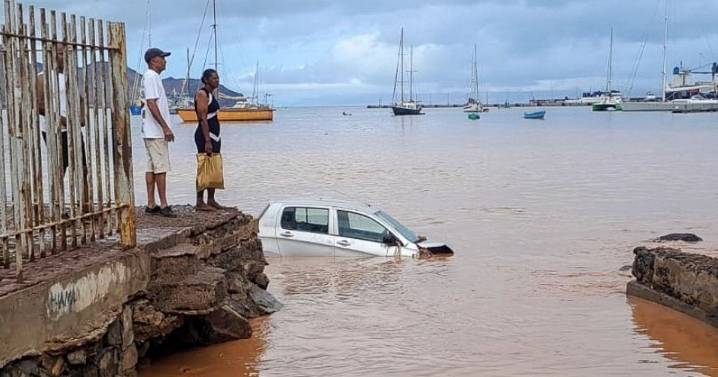 Storm Erin LIVE: Hurricane fears grow as tempest barrels towards Cape Verde