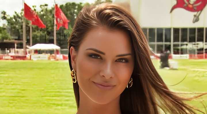 Tampa Bay Buccaneers Reporter Aileen Hnatiuk Causes A Major Stir At Training Camp With Her Breathtaking Outfit