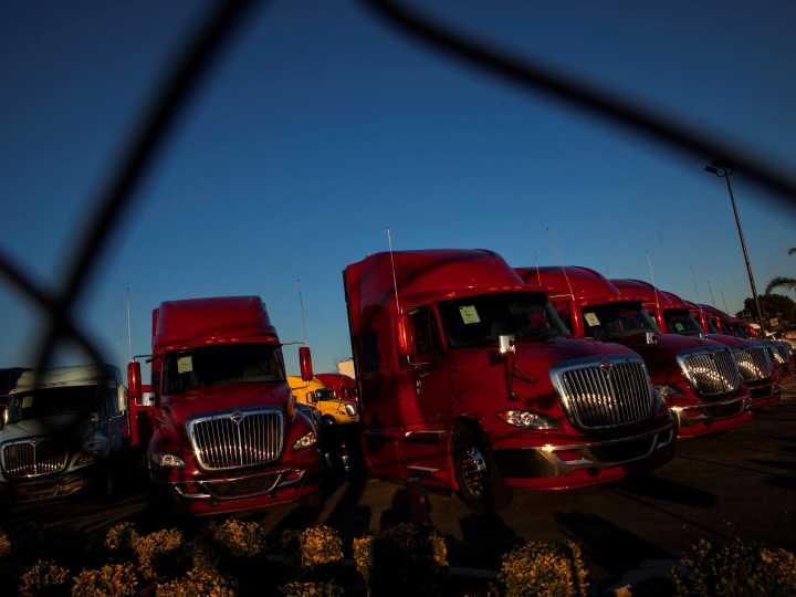 Trump suspende las visas a camioneros extranjeros porque "son un peligro para los estadounidenses" en las rutas