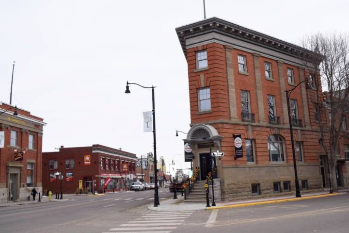 Lacombe city councillor wants to reduce downtown heavy truck traffic
