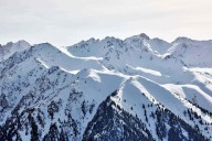 Woman Broke Leg on Mountain. All Rescue Attempts Have Failed, Friend Dead