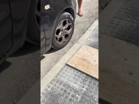 Vecinos de Noja denuncian que el Ayuntamiento hace sus calles inaccesibles y dificulta la entrada a las viviendas