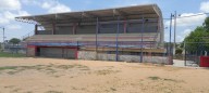 A punto de caerse estructura del estadio municipal de Sóftbol en Maicao