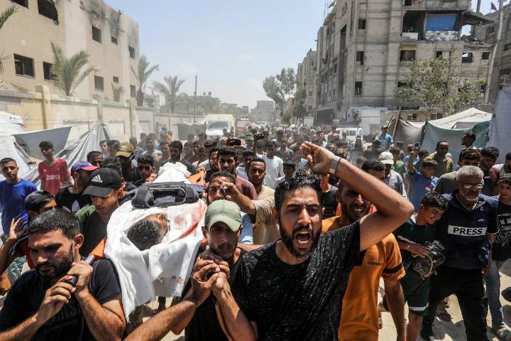 El doble impacto: la táctica militar con la que Israel ha agravado los efectos del ataque en el hospital Nasser de Gaza