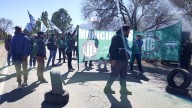 Municipales de Merlo cortaron la Ruta 1 para reclamar recomposición salarial