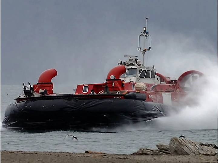 Harbour Cruises ferry issues mayday call after hitting rocks off West Vancouver