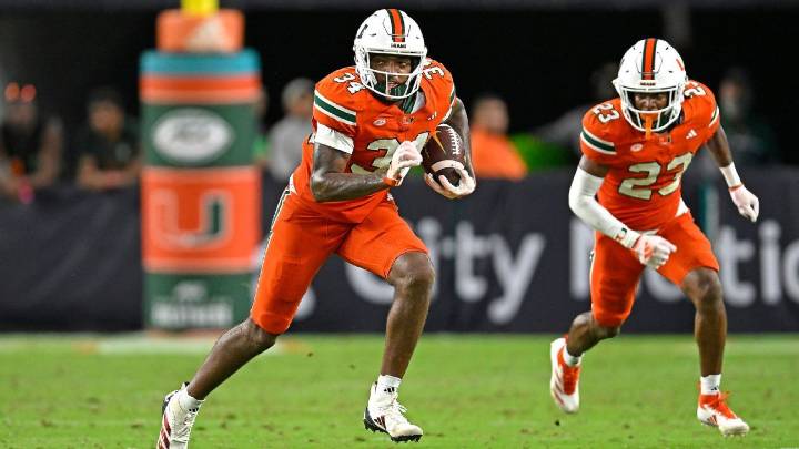 Miami LB Adarius Hayes faces 3 counts of vehicular homicide
