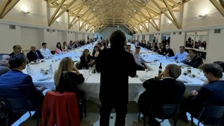 Javier Milei agasaja a diputados afines con una cena en la Quinta de Olivos