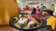 Cocineras de San Nicolás de los Ranchos atesoran recetas de sus antepasados para los chiles en nogada