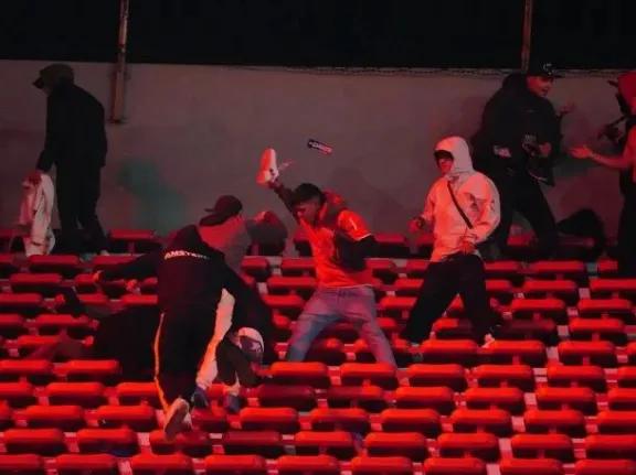 Dieron de alta a los últimos hinchas chilenos heridos en cancha de Independiente