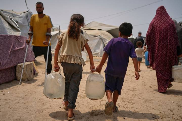 Families in Gaza forced to drink contaminated water as crisis grows
