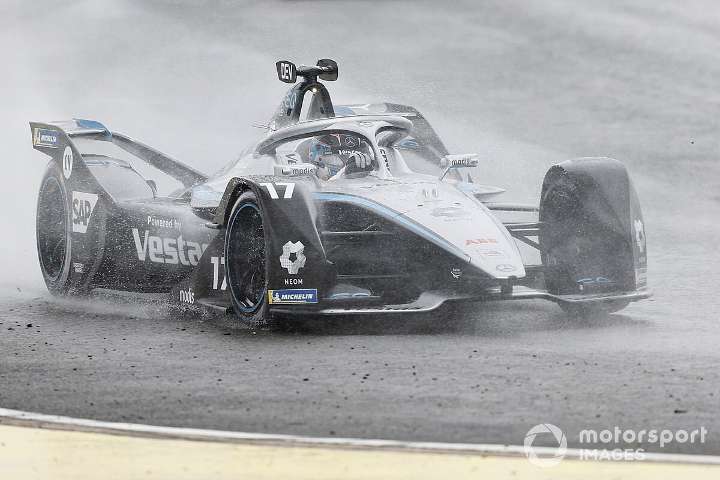 Valencia E-Prix: De Vries wins after farcical race finish