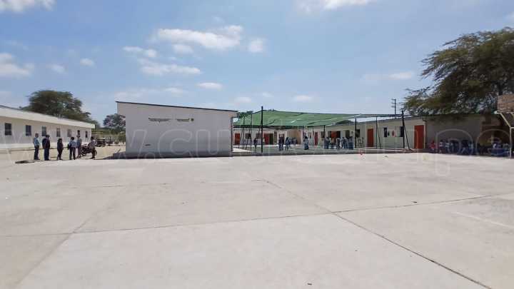 Director del colegio José Olaya Balandra denuncia retraso de obra en Piura