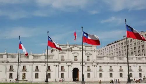 Ocho presidenciables se postulan en Chile