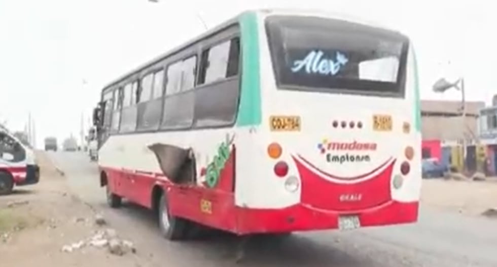 Extorsionadores detonan explosivo al interior de bus de transporte público: Tres pasajeros heridos Chofer y cobrador de la empresa EMPTONSA resultaron ilesos, mientras que tres pasajeros están con pro