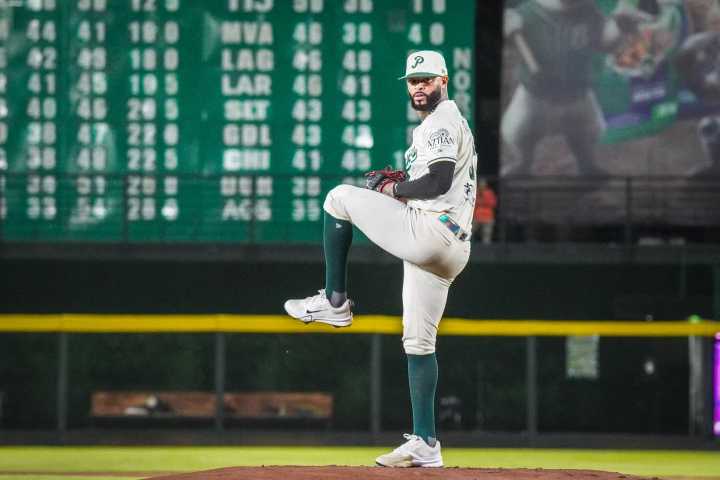 Pericos vence a Leones y asegura su boleto a Playoffs