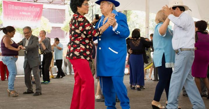 CDMX celebra el Día del Abuelo con un gran baile con la Sonora Santanera y Sonora Dinamita