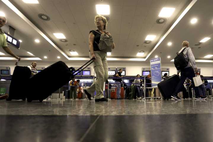 Turismo en crisis: cayó la cantidad de visitantes y la salida de argentinos marcó récord en julio