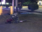 Auto embiste y mata a motociclista