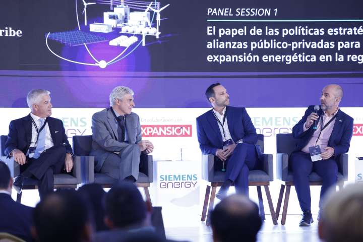 Líderes energéticos en México urgen acción colectiva ante posible “colapso” climático