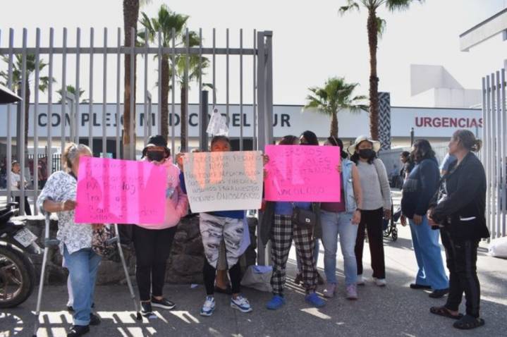 Pacientes y familiares exigen medicamentos y personal en Hospital General del Sur