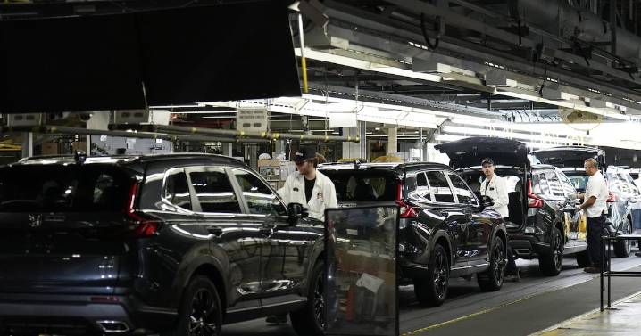 Canadian economy: Manufacturing sales edged up in June
