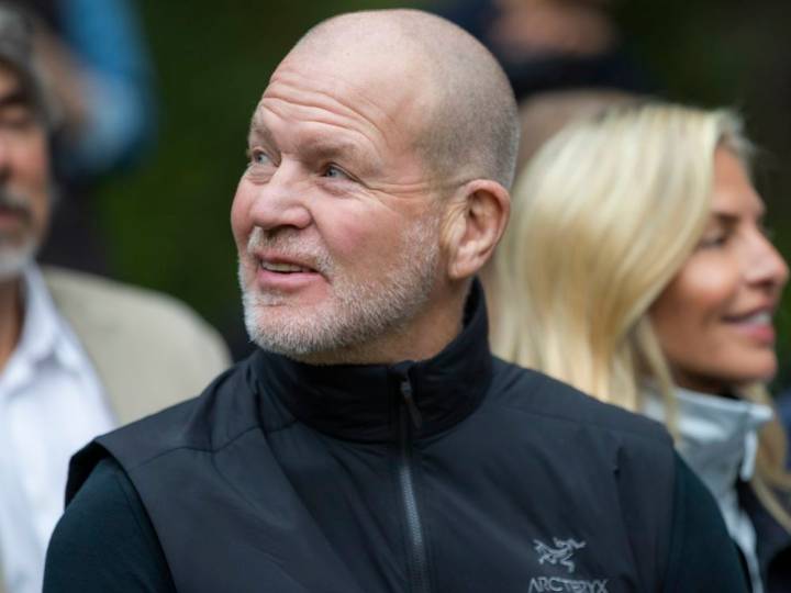 Lululemon founder sells US$160 million in Amer Sports stock