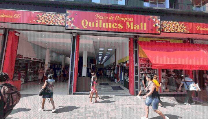 Susto en el Quilmes Mall: se derrumbó el piso de un local comercial