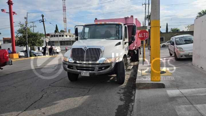 Camiones recolectores de basura involucrados en dos incidentes pertenecen a empresa particular