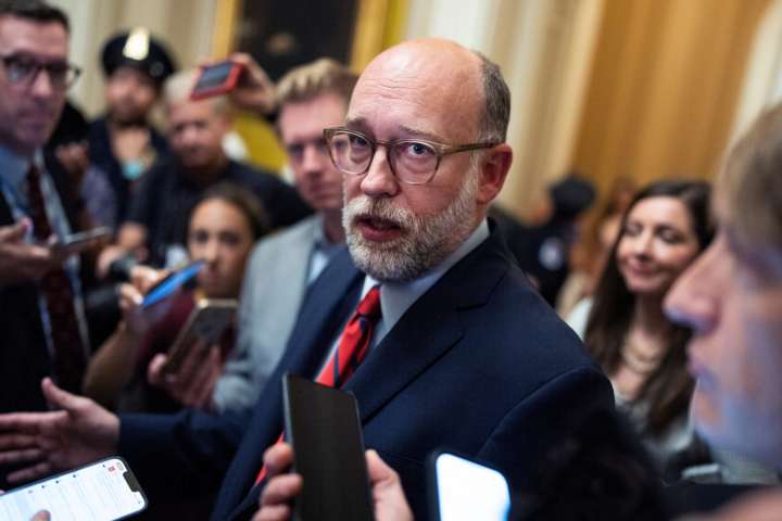 White House restores spending database it sought to keep secret
