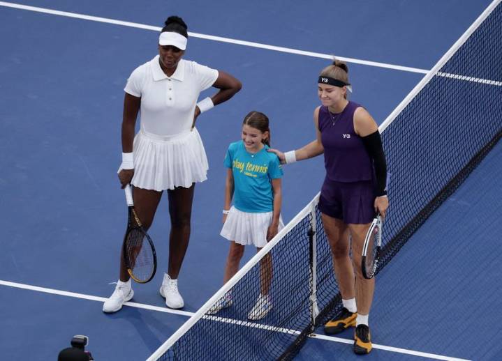Tennis-Venus exits US Open in first round despite valiant display against Muchova