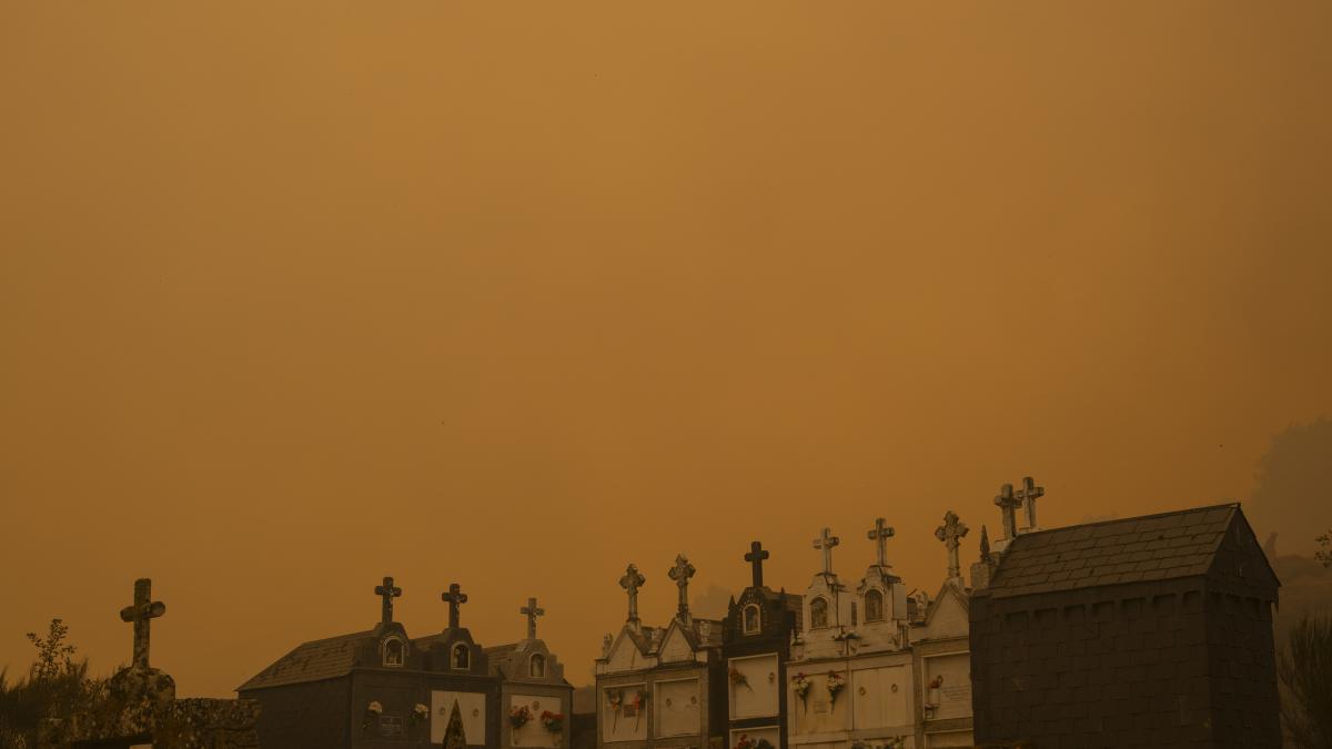 El fuego forestal asedia a la provincia de Ourense