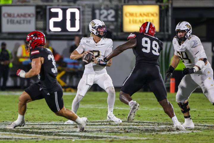 Deadspin | Tayven Jackson, UCF escape Jacksonville State's upset bid